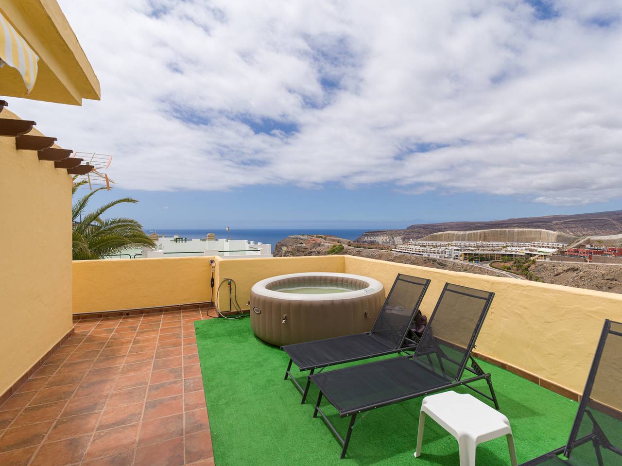 Hel leilighet, Ferieleilighet for 5 personer med jacuzzi in Playa de Amadores, Mogán