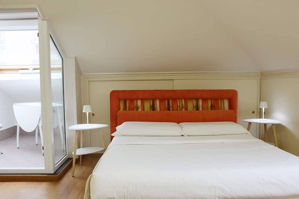 Entire apartment, The Attic by the Sea [Old Town-Loano-Garage] in Loano, Riviera di Ponente