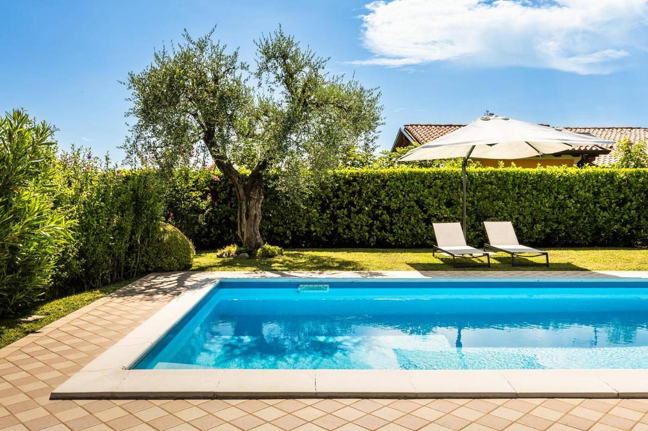 Spacious 5Br Villa with Private Pool & Garden near Lake Garda in Soiano del Lago, Prealpi Gardesane