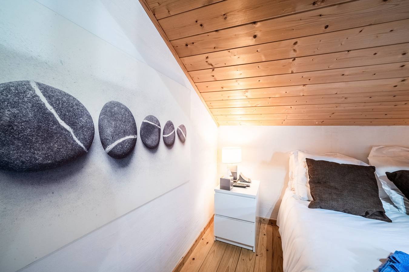 Habitación 'Elisthur Chambre N°4' con vistas a la montaña, terraza compartida y Wi-Fi in Saint-Jean-d'Aulps, Les Portes du Soleil