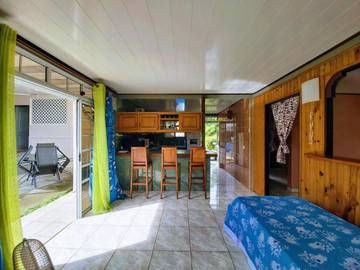 Gîte pour 4 personnes, avec terrasse dans Uturoa