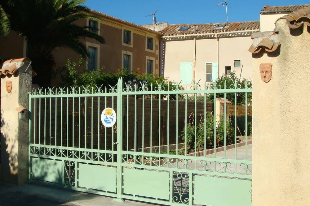 Entire apartment, Appartement terrasse. Special Offre Juillet-Août 20% réduction. in Carcassonne, Carcassonne region