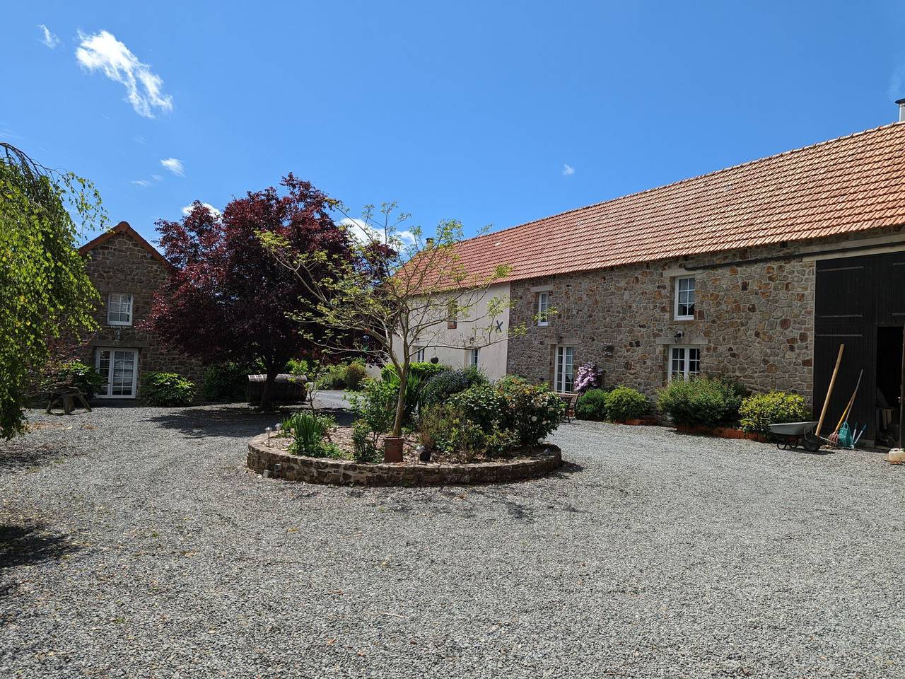Helles, offenes Ferienhaus, Gemeinschaftspool Hunde in Vesly, Région de Coutances
