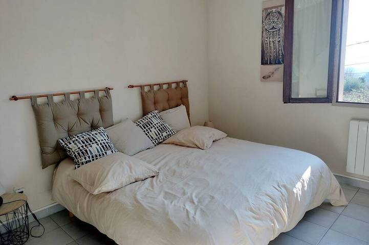 Cottage 3 cabezas Odenas (Brouilly) en parcela 4.200 m² con jardines y flores vallado in Odenas, Beaujolais