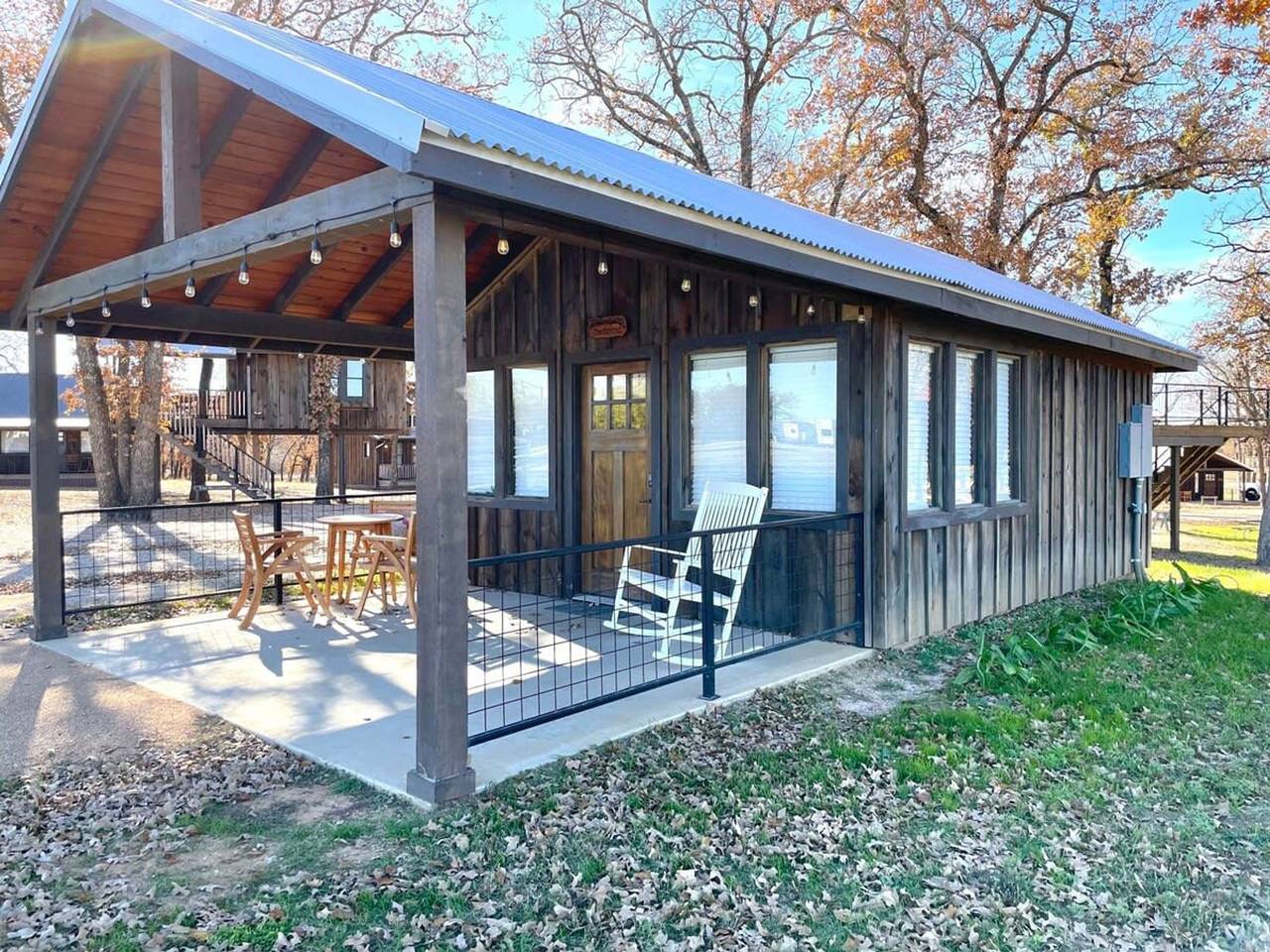 The Cardinal Cabin 15Min to Magnolia & Baylor in McLennan County