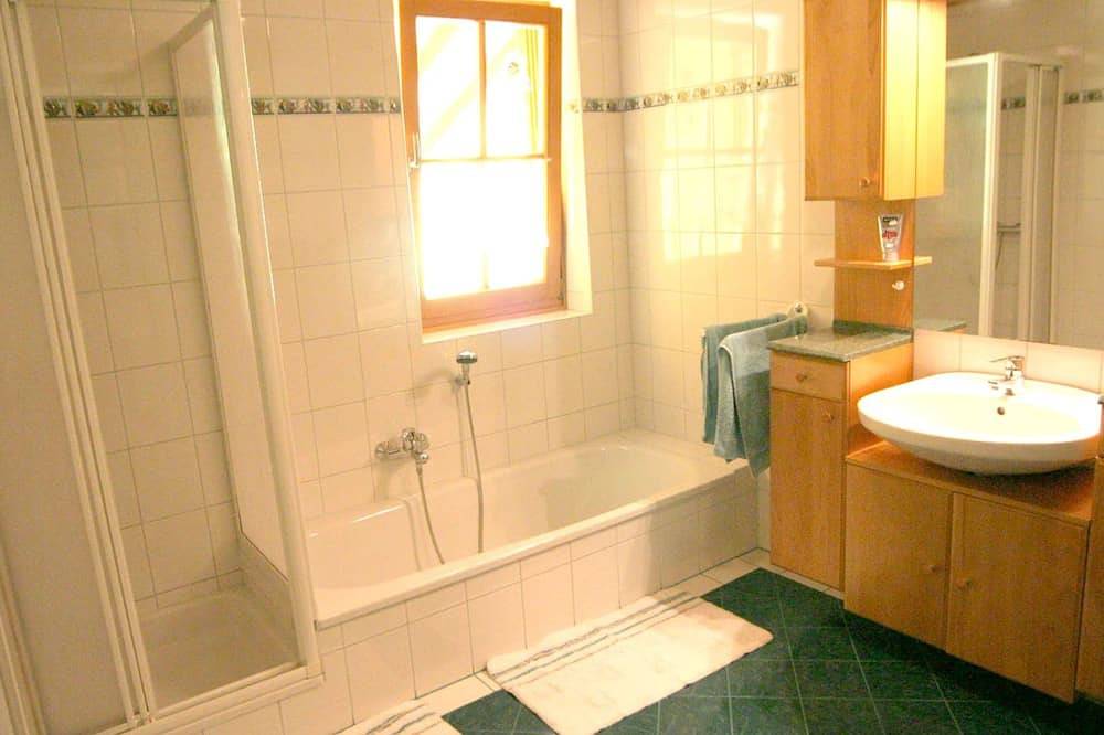 Apartamento entero, Attractive apartment with two balconies in Hüttschlag, Ski Amadé