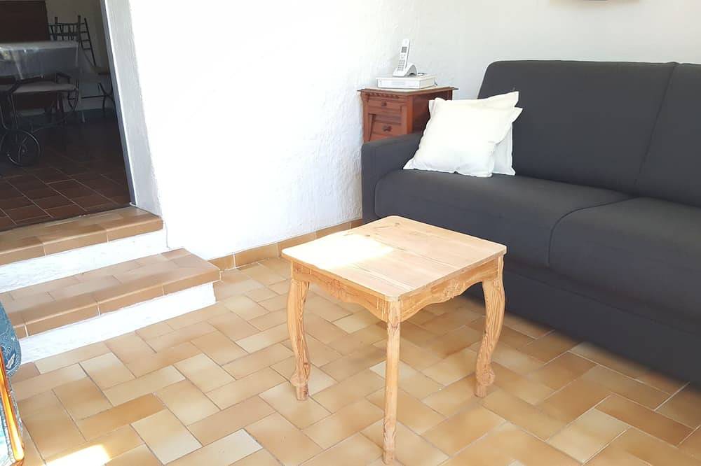 Villa tout confort 8 personnes avec piscine in Velleron, Vaucluse