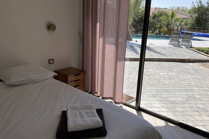 2-bedroom with pool, 2-minute walk from the sea in a park in middle of Arcachon in Arcachon, Arcachon e dintorni