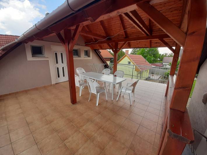 Ganze Ferienwohnung, 8 féröhelyes apartman in Balatonlelle, Plattensee Südufer