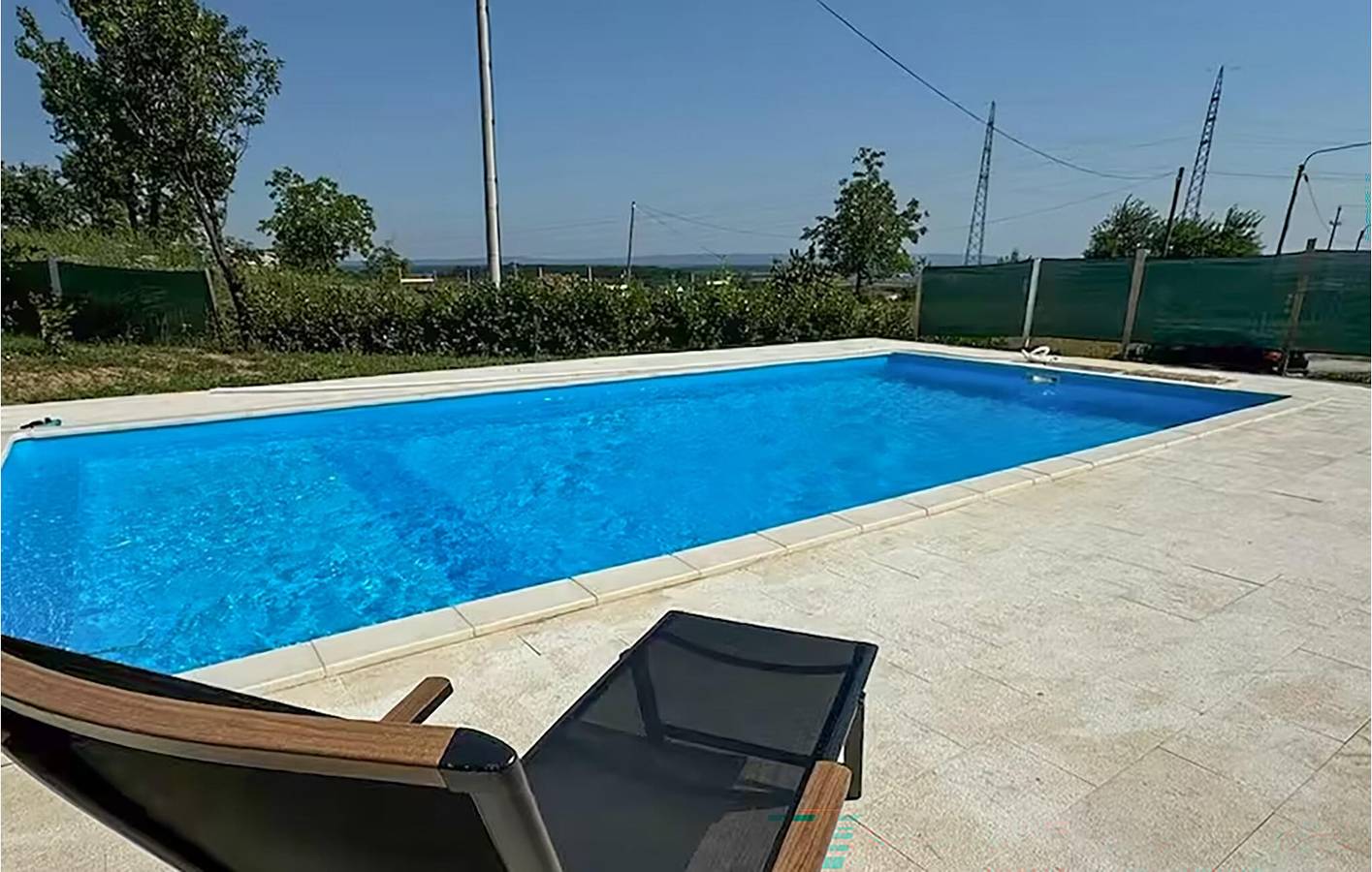 Modernes Apartment mit 2 Schlafzimmern, Pool, WLAN und Parkplatz in der Nähe des Flusses Glogovica in Brod-Posavina