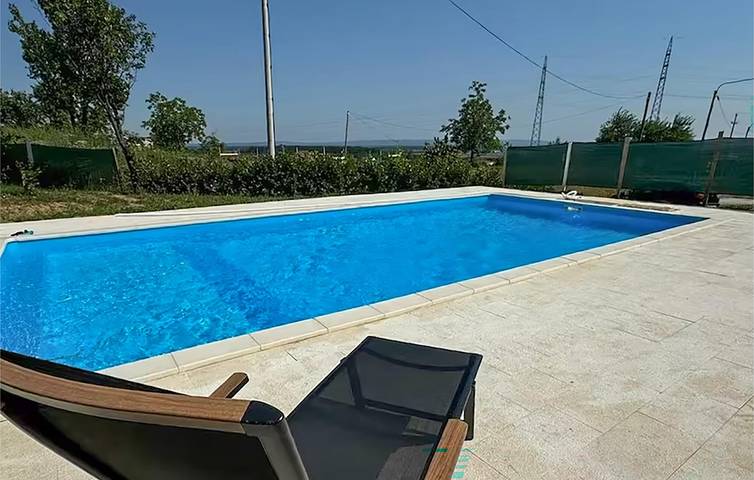 Modernes Apartment mit 2 Schlafzimmern, Pool, WLAN und Parkplatz in der Nähe des Flusses Glogovica in Brod-Posavina