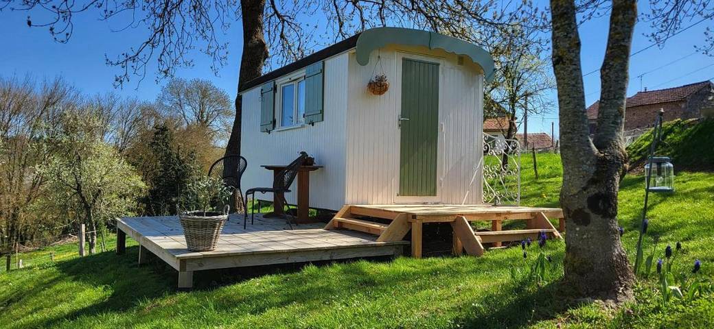 Camping pour 4 personnes, avec jardin ainsi que vue et terrasse dans Saône-et-Loire - 4