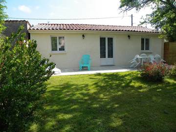 Gîte pour 4 personnes, avec jardin et terrasse à Jonzac