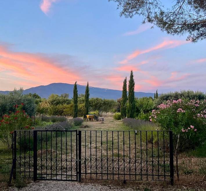 Location de vacances pour 6 personnes, avec Terrasse et Jardin ainsi que Piscine et Vue à Caromb - 2