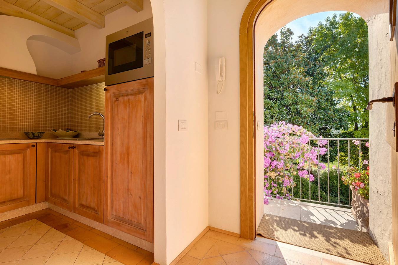 Appartamento intero, Appartamento 'Superior Diamante' con piscina condivisa, Wi-Fi e aria condizionata in Puegnago del Garda, Prealpi Gardesane