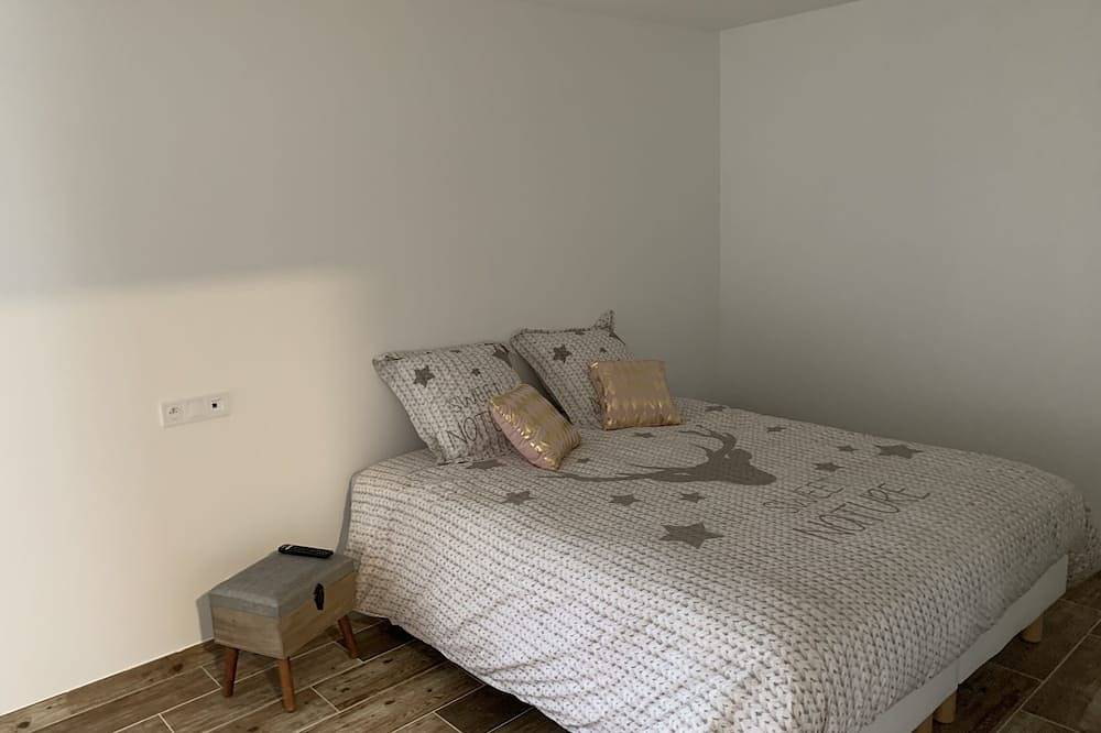 Belle Villa 2h d’espace détente privatisé inclus dans le prix de la nuit in Équilly, Côte de la Déroute