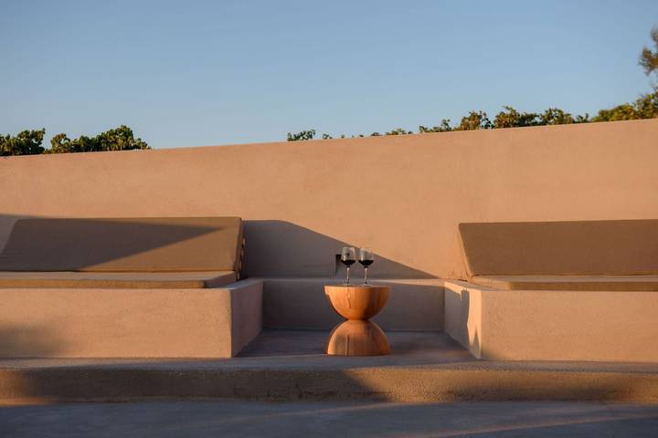 Location de vacances pour 7 personnes, avec terrasse ainsi que jardin et vue sur l’océan à Santorin - 4