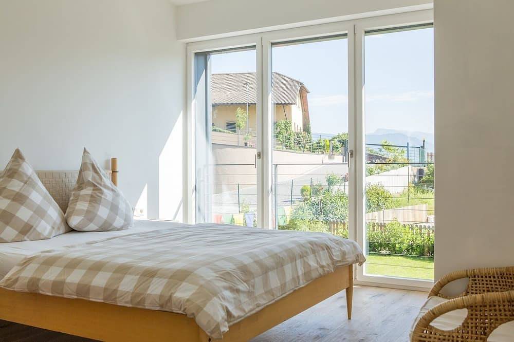 Entire apartment, Exclusive cosiness in the countryside in Kalterer See, Kaltern an der Weinstraße