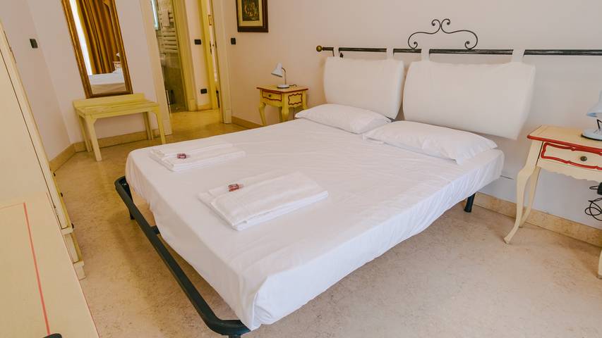 Ferienwohnung für 6 Personen, mit Garten und Pool sowie Terrasse in Desenzano del Garda - 4