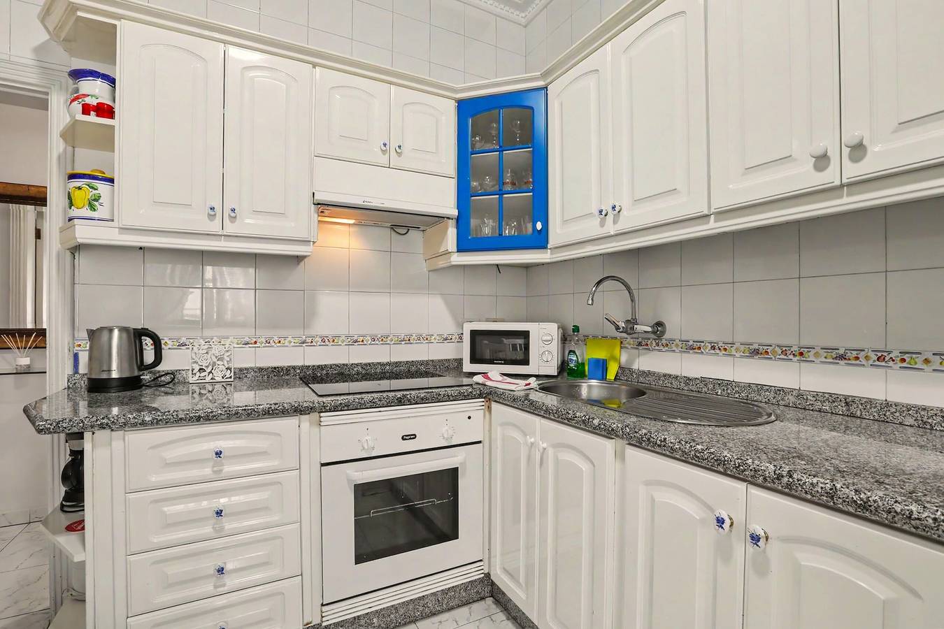 Entire apartment, Totally renovated holiday accommodation "Los Cristianos 2-bed beach property"  in Los Cristianos, Arona