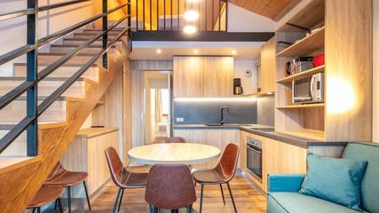 Gîte pour 6 personnes, avec balcon et piscine dans Doucy
