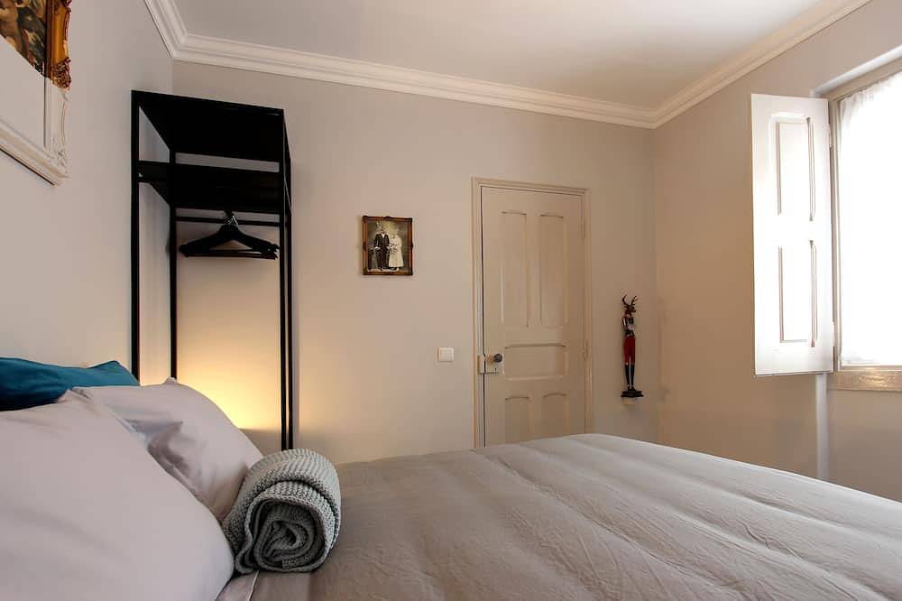 ♥ Unique & Stylish Historic House ♥ Great Location ♥ Close to Gardens & River in Leiria, Leiria District