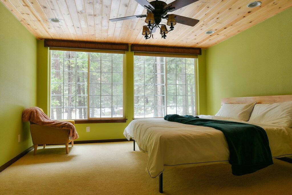 Lassen Creekside Cabin, 9 miles to Manzanita Lake, 3-Level Deck, Ev Charger in Lassen-Volcanic-Nationalpark