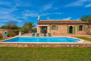 Villa für 4 Personen, mit Pool und Garten in Es Trenc