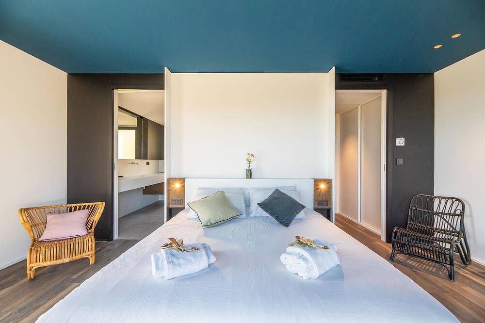 Villa contemporaine avec vue exceptionnelle sur la baie de Calvi ! in Calvi, Région de Calvi