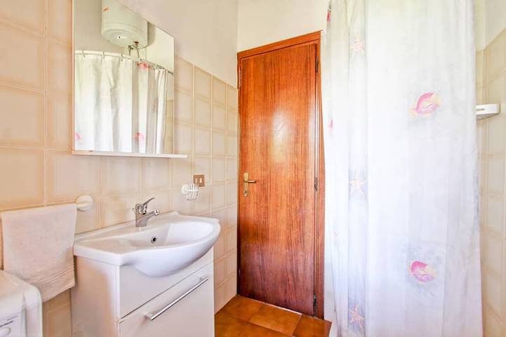 Ganze Wohnung, Apartment mit Terrasse mit Seeblick und privatem Garten in Strandnähe in Borghetto (Bolsenasee), Gradoli