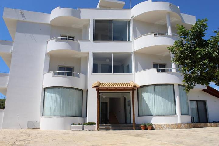 Appartamento per 4 persone, con Balcone e Terrazza nonché Giardino e Panorama a Ksamil