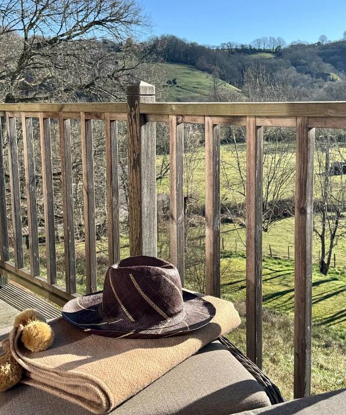 Location de vacances pour 2 personnes, avec Balcon et Terrasse ainsi que Jardin et Piscine à Gelos - 2