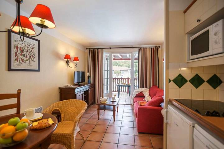 Parc de vacances pour 3 personnes, avec piscine et jardin, adapté aux familles dans le Sud de la France - 4