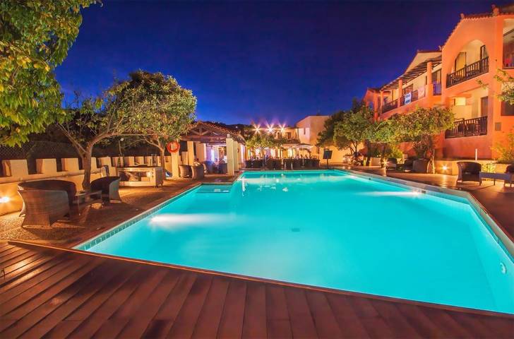 Appart’hôtel pour 2 personnes, avec piscine ainsi que jardin et vue, animaux acceptés