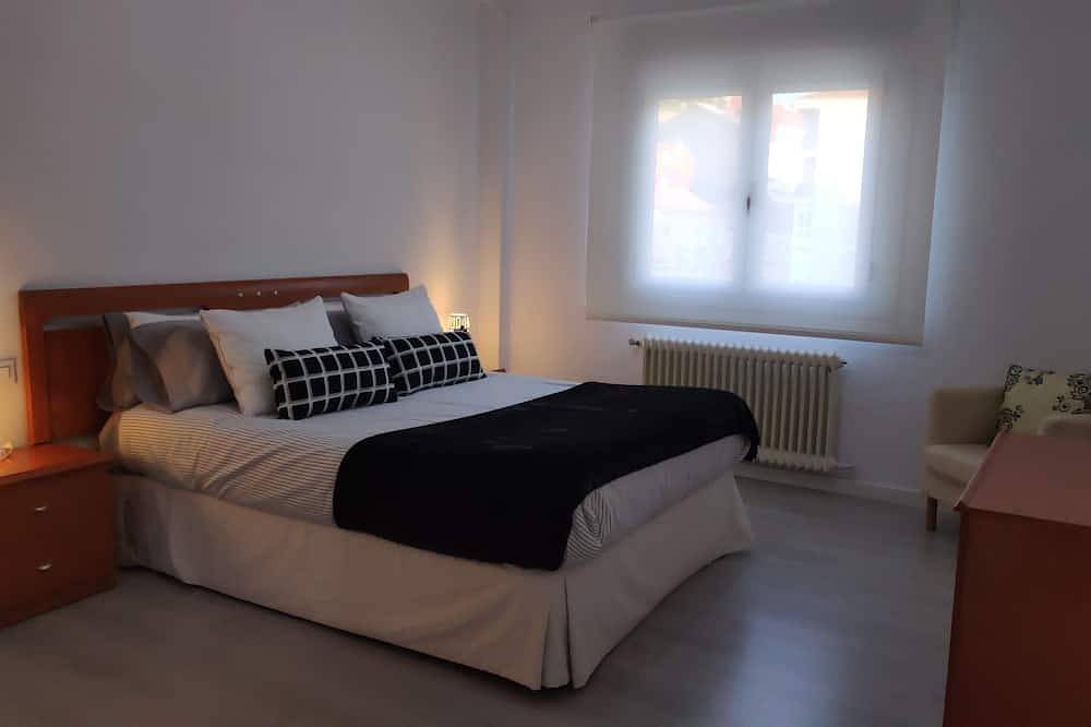 Entire apartment, Ourensetermal. Amplio, cómodo y luminoso. in Barbadás, Ourense Region