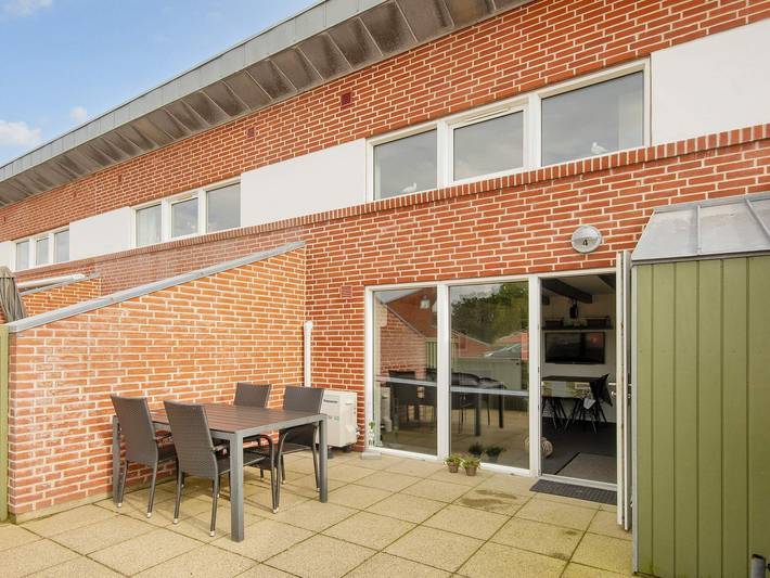 Ferieudlejning for 5 personer, med terrasse, børnevenlig i Bork Havn