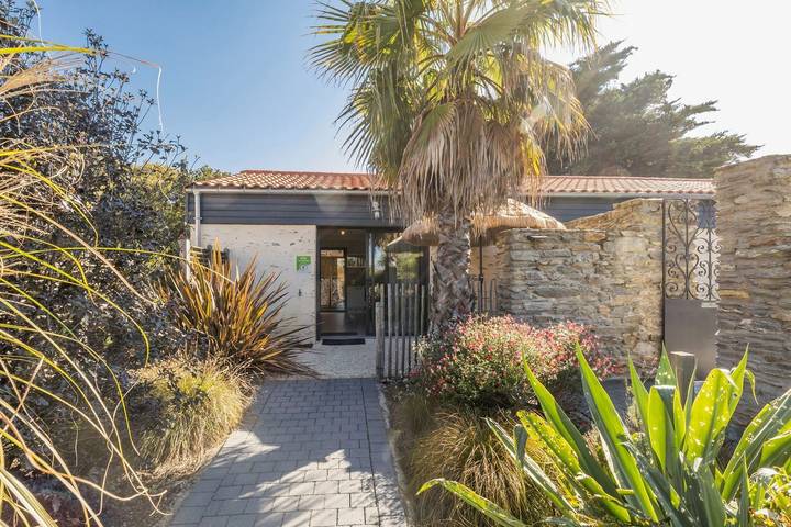 Gîte pour 2 personnes, avec Jacuzzi et Terrasse ainsi que Jardin et Piscine dans les Pays de la Loire - 2