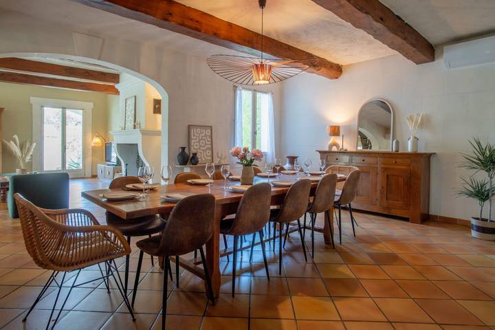 Location de vacances pour 8 personnes, avec piscine ainsi que jardin et terrasse à Fontvieille - 4