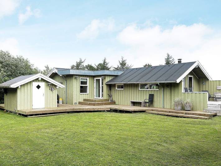 Feriehus for 6 personer, med Jacuzzi og Terrasse i tillegg til Sauna i Jerup