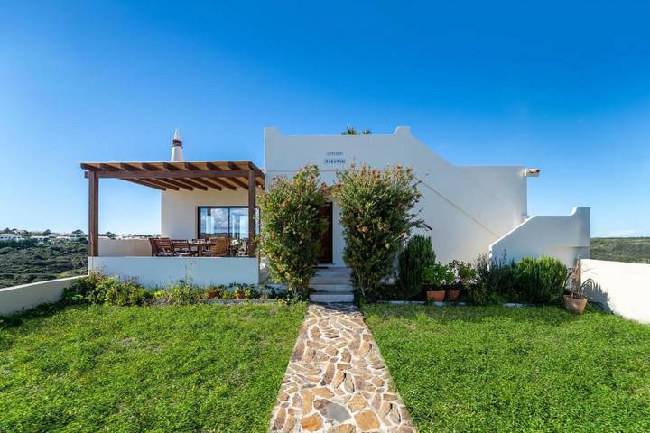 Casa de férias para 6 pessoas, com vista e vista para o lago e ainda terraço em Vale de Telha