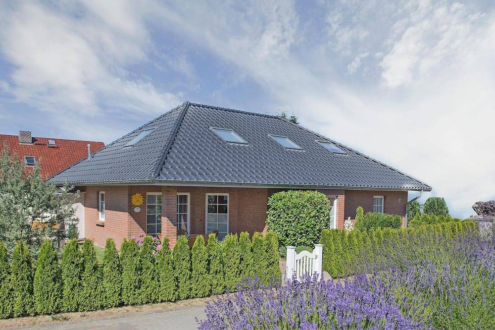 4-Sterne Ferienhaus mit Terrasse großen Garten, 3 Schlafzimmer und 2 Bäder in Drei Kaiserbäder, Heringsdorf