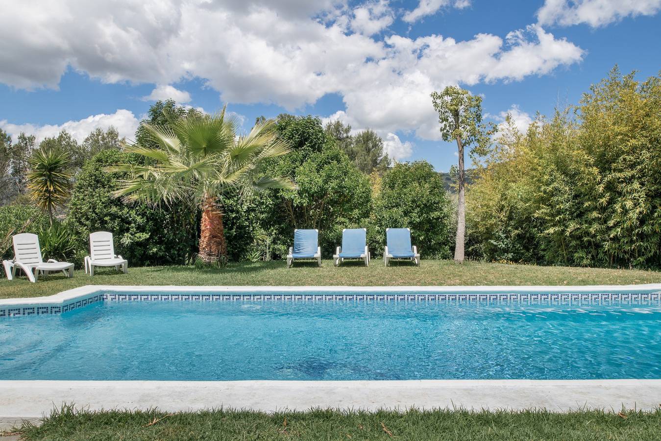 Casa Rural Cantarrana: gran casa de rural con piscina, wifi, aire acondicionado y un entorno idílico in Arriate, Provincia de Málaga