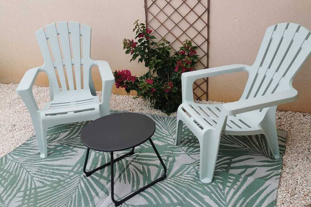 Appartement entier, Studio avec extérieur privé au calme proche rivière in Saint-Jean-de-Fos, Région de Lodève