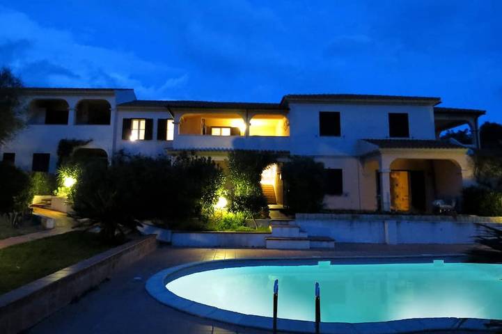 Ferienwohnung für 6 Personen, mit Balkon und Garten sowie Pool