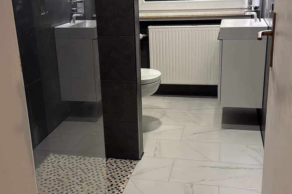 Ganze Wohnung, Kurstadt Apartment  2Zkb Balkon Pkw Stellplatz. in Bad Nauheim, Wetterau