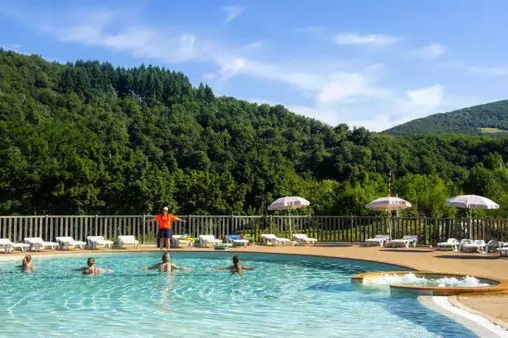 Camping voor 4 personen, met zwembad en terras, met huisdier in Aveyron
