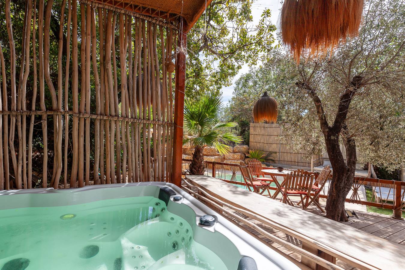 Appartement de vacances entier, Tiny House Bali avec vue sur la montagne, Wi-Fi et climatisation in Peypin, Région de Marseille