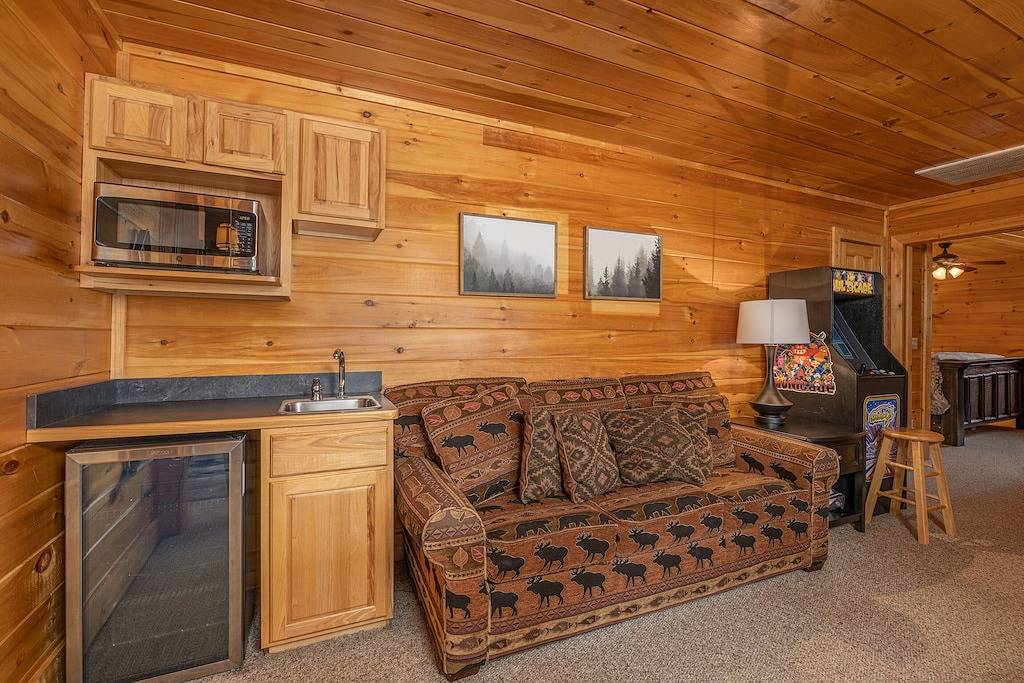 Log Cabin for 18 Guests in Sevier County