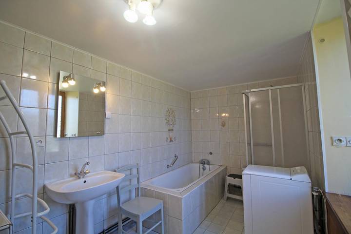 Gîte pour 7 personnes, avec terrasse et jardin dans Saint-Symphorien-sur-Couze