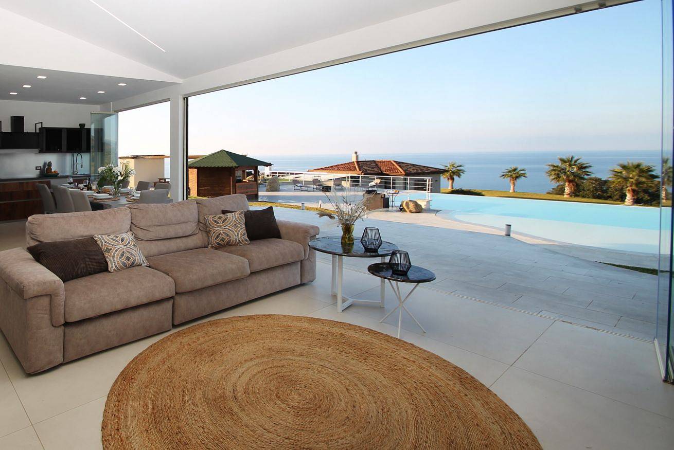 Apartamento inteiro, Villa Cyn – Pool, Billiards, Piano & Mini Golf in Santo Stefano di Camastra, Messina (província)